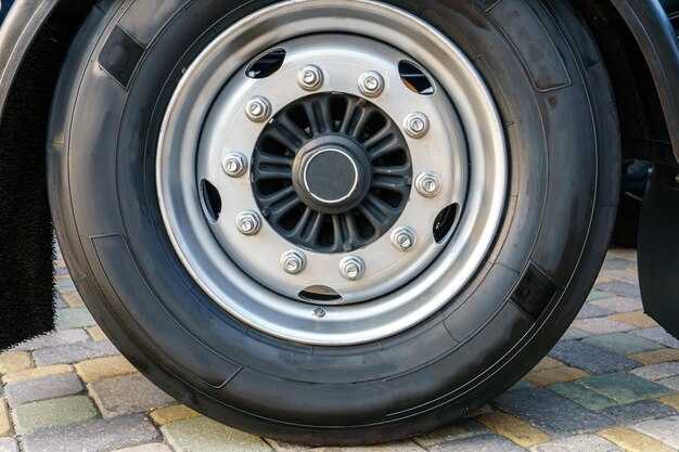 Материалы колесных дисков: алюминий против стали