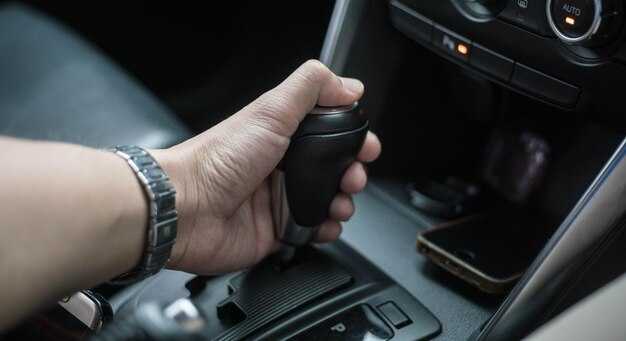 Снятие защитной крышки и доступа к стартеру