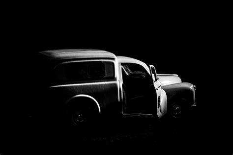 Преимущества яркого оттенка в городской среде